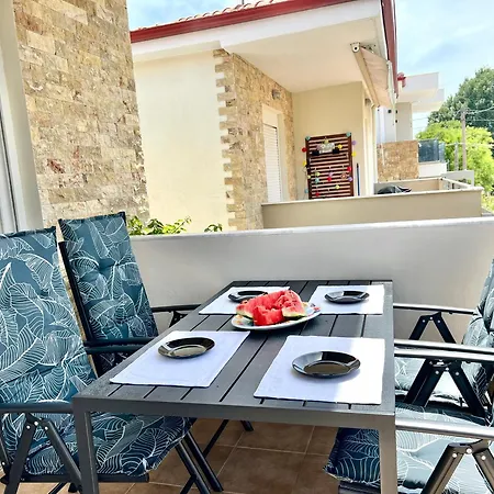 בית כפרי Sunny House ניקיטי